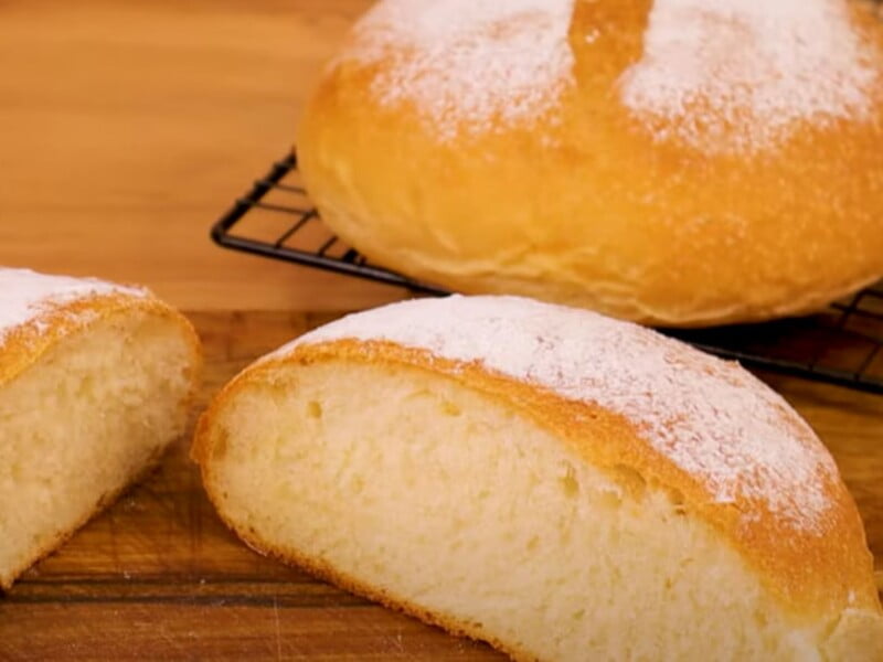 Замісіть за цим рецептом тісто – і хліб із хрусткою скоринкою буде готовий за 15 хвилин. Легкий і швидкий рецепт із пшеничного борошна