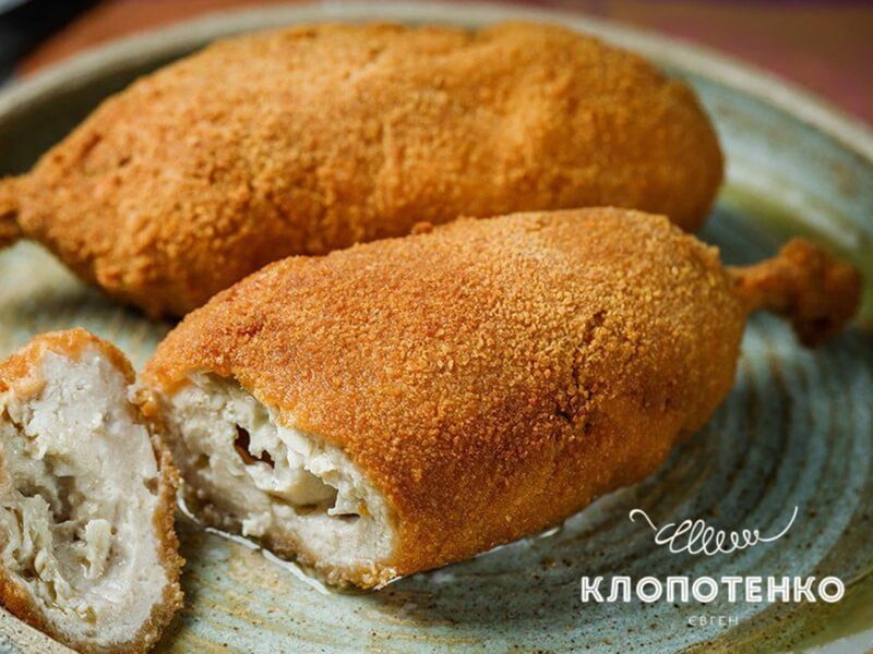 Котлета по-київськи на кістці. Покроковий рецепт із фото