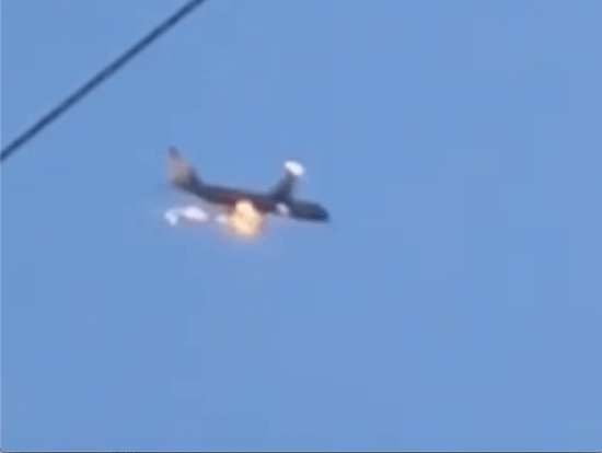 У Росії просто в небі загорівся літак (відео)