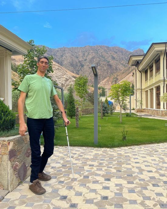 Найвищому чоловікові на планеті виповнився 41 рік: який у нього зріст та фото рекордсмена