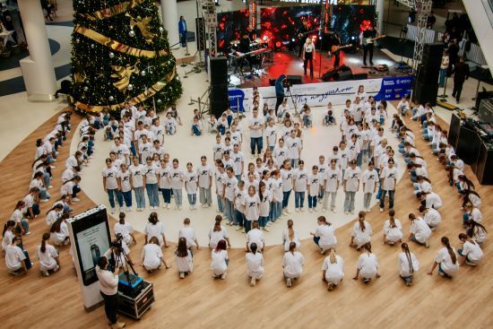 У Києві відбувся наймасовіший дитячий танцювальний флешмоб на підтримку дітей, які борються з раком
