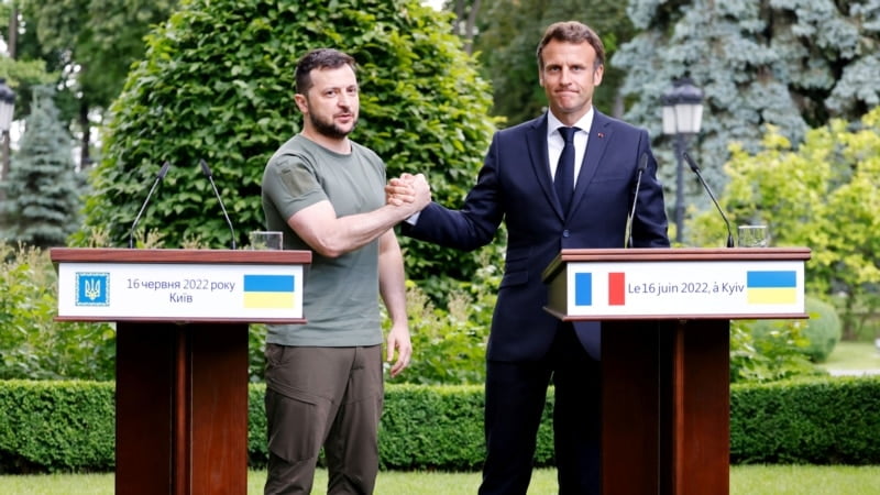 Зеленський прибув до Аргентини: обговорив із Макроном новий пакет допомоги Зеленський прибув до Аргентини: обговорив із Макроном новий пакет допомоги