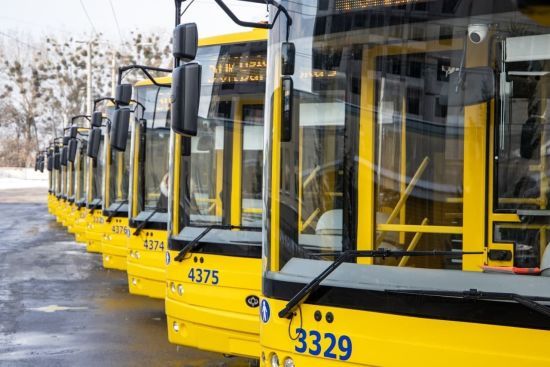 Обмеження руху поїздів метро: у Києві від "Теремків" до "Либідської" курсують 55 автобусів та 15 тролейбусів