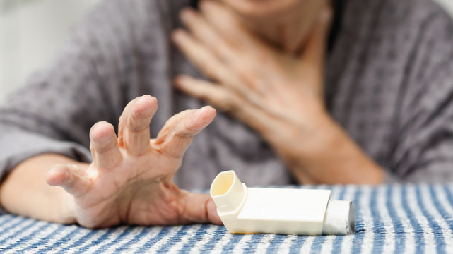 Вчені з’ясували, що при важкій астмі терапія антитілами набагато ефективніша, ніж стероїдна