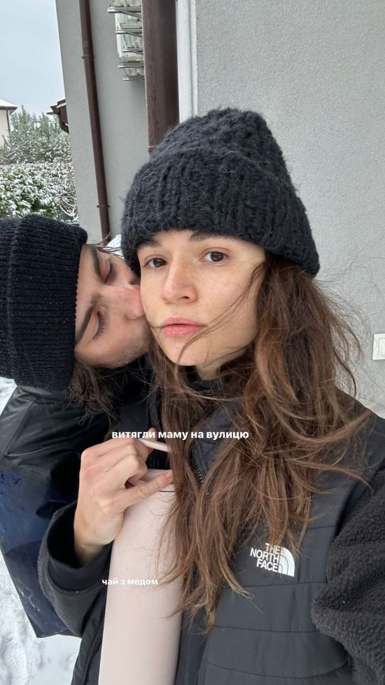 Дантес показав рідкісне романтичне селфі з Кацуріною і як катав її сина на санчатах