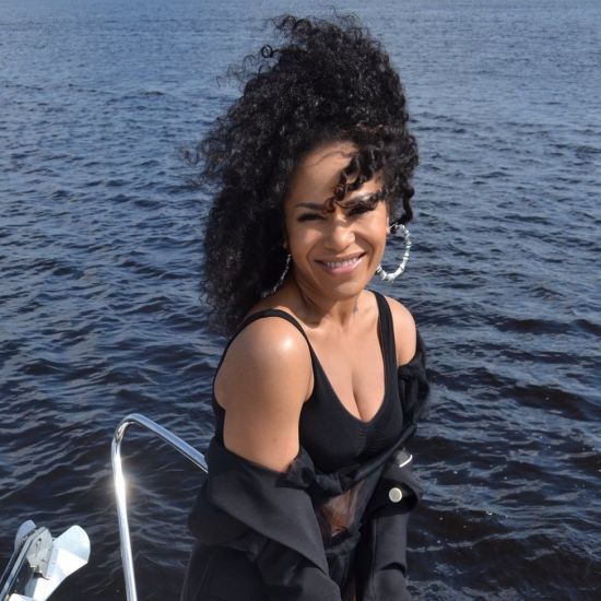 Гайтана замилувала фото з помітно підрослою донькою та показала, як із нею розважається у Швейцарії