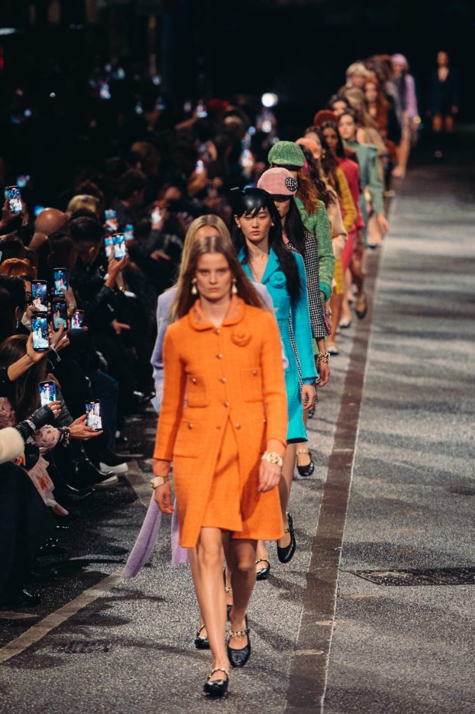 Chanel представили колекцію Métiers d’art 2023/24 у Манчестері Chanel представили колекцію Métiers d’art 2023/24 у Манчестері