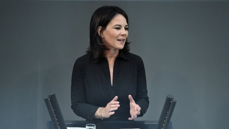 Бербок запевняє, що бюджетна криза в Німеччині не вплине на підтримку України