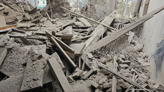 В Херсоні окупанти завдали удару по багатоповерхівці