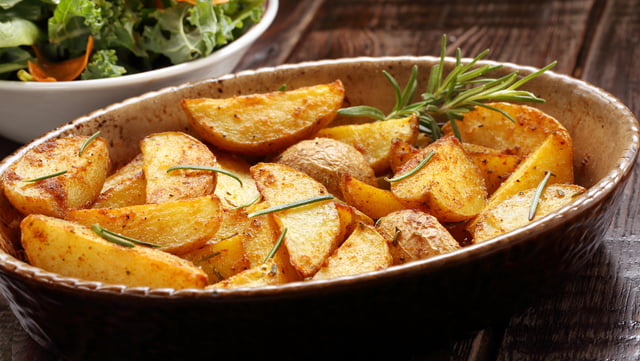 Картопля в мундирі: як і скільки потрібно варити