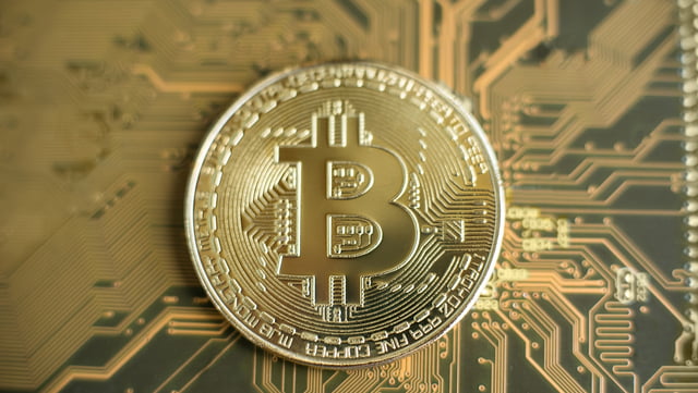 Біткоїн уперше за півтора роки піднявся до понад $40 тис. Біткоїн уперше за півтора роки піднявся до понад $40 тис.