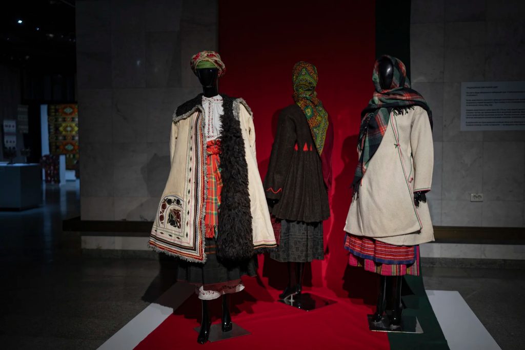 У Києві відкрилася виставка «ДоДому на Різдво. Світло української традиції» У Києві відкрилася виставка «ДоДому на Різдво. Світло української традиції»