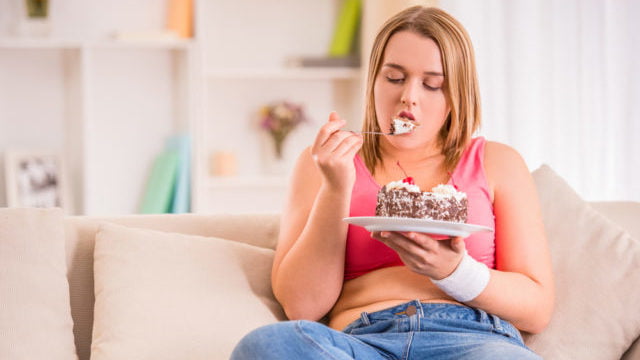 Коли солодке – порятунок: що таке гіпоглікемія, чому вона небезпечна, симптоми та лікування