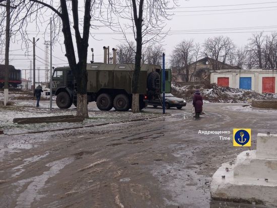 Окупанти стягнули до Волновахи резерви і прикривають техніку від удару "польовими кухнями" для людей – фото
