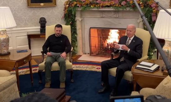 Зеленський прибув до Білого дому: перші кадри зустрічі з Байденом