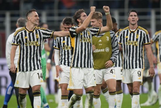 "Ювентус" переміг "Наполі" та вийшов на перше місце у Серії А (відео)