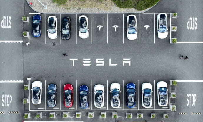 Поставки Tesla цьогоріч б'ють рекорди, але не відповідають очікуванням Маска Поставки Tesla цьогоріч б'ють рекорди, але не відповідають очікуванням Маска