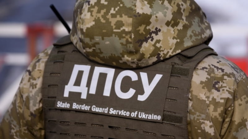 ДПСУ: один пункт на кордоні з Польщею почав оформлювати вантажівки на виїзд з України