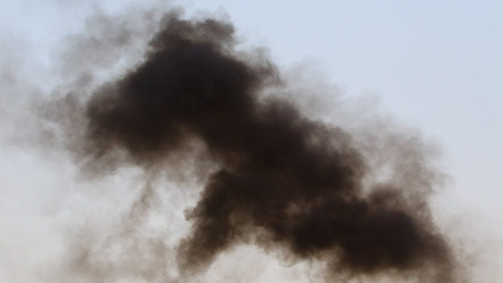 В окупованому Іловайську після прильоту загорілося нафтосховище