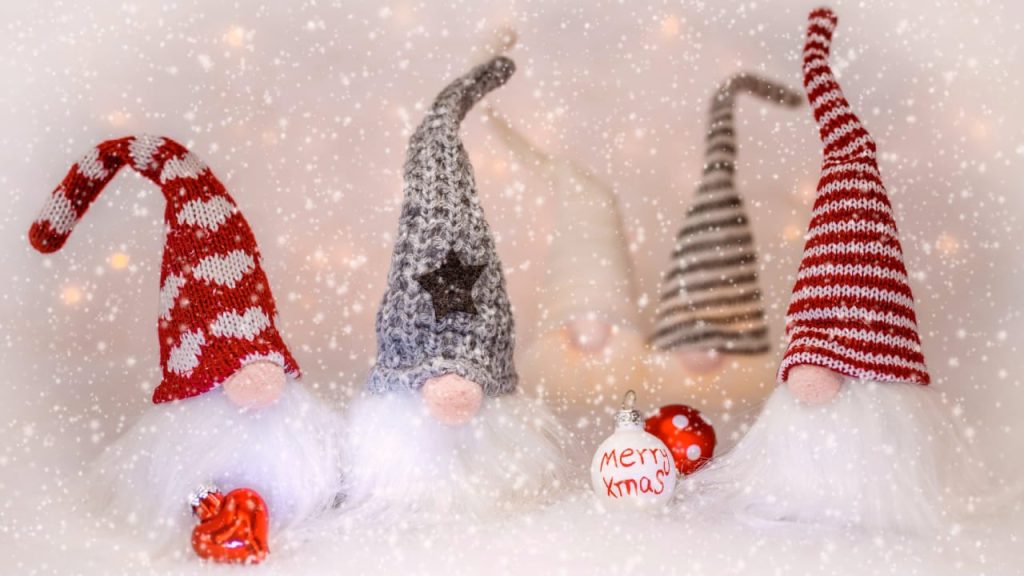 Час для експериментів: як зробити ялинку з гірлянди на стіні