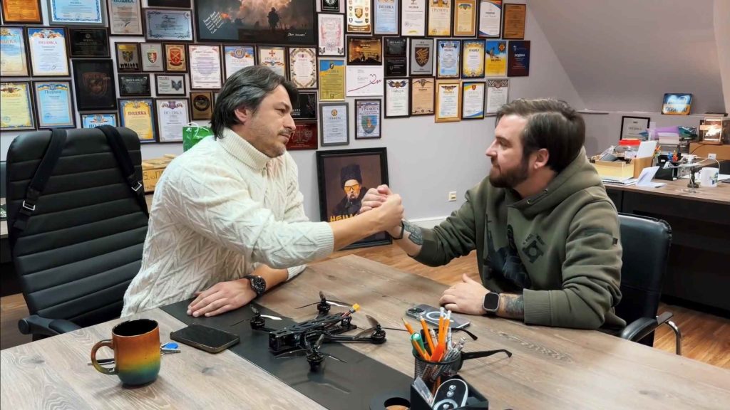 Великий сольний концерт БЕЗ ОБМЕЖЕНЬ у столиці: 1 мільйон гривень для ЗСУ, 20 музикантів на сцені та 3 тисячі відданих фанів в унісон