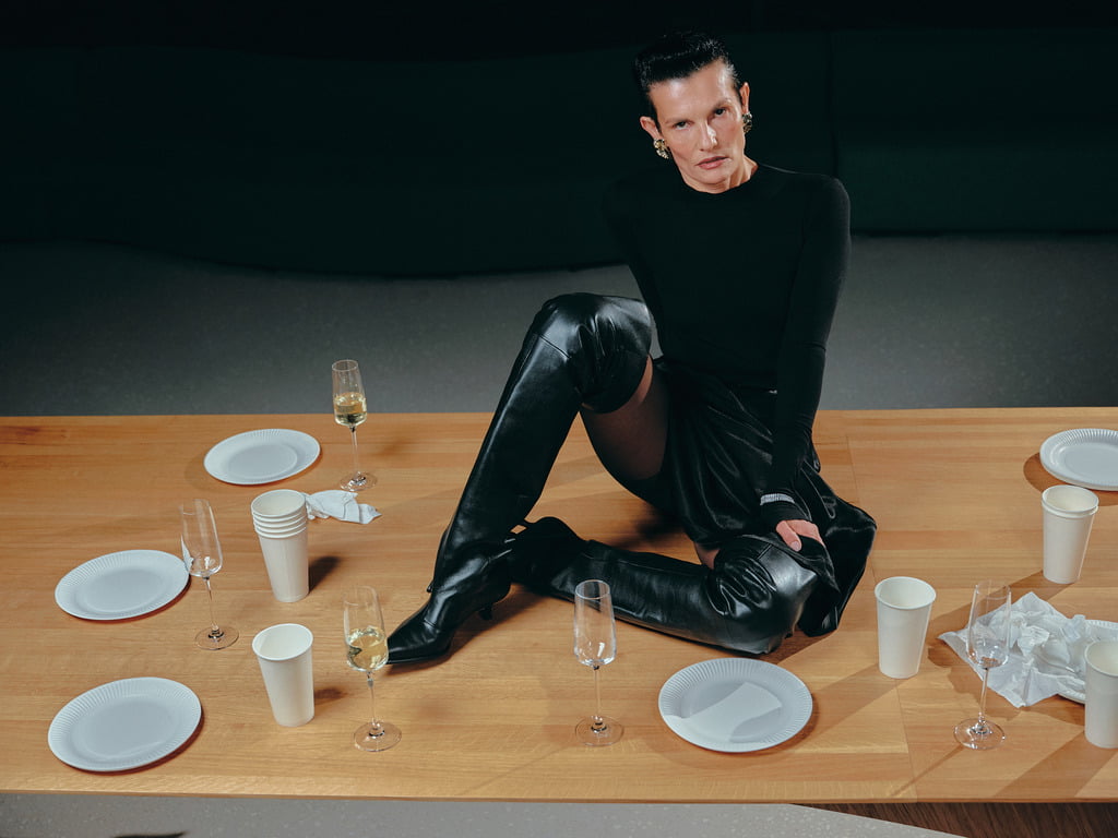 Акцент на елегантних силуетах та текстурах сатину, шовку й шкіри: Kachorovska представляє різдвяну колекцію