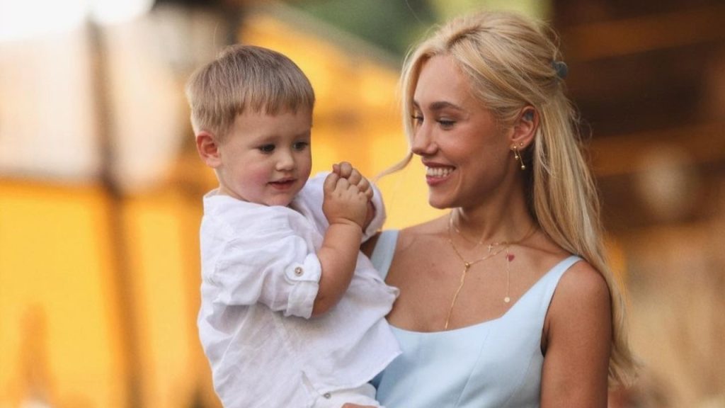 Немає аліментів: Квіткова розповіла, як ділить опіку над сином із Добриніним Немає аліментів: Квіткова розповіла, як ділить опіку над сином із Добриніним