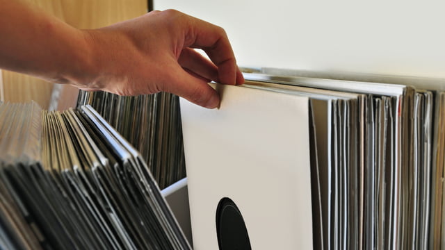 ”Немовля” з обкладинки альбому Nirvana знову судиться з рок-гуртом