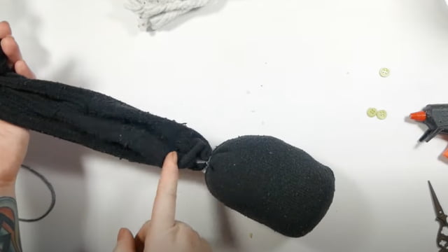 Трохи чарів та клейовий пістолет: як зробити новорічного гнома