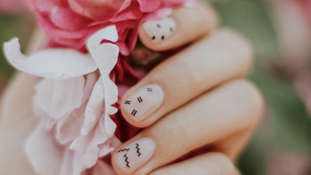 Викладний френч і в’язані візерунки: який манікюр зробити на Новий рік 2024 Викладний френч і в’язані візерунки: який манікюр зробити на Новий рік 2024