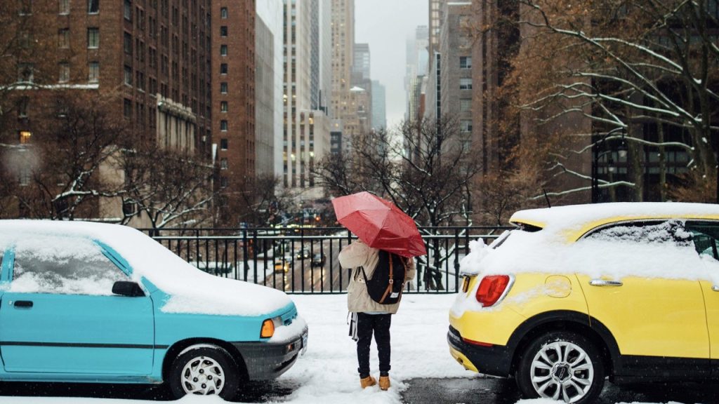Що робити, якщо примерз ручник: 5 лайфхаків, які допоможуть почати рух