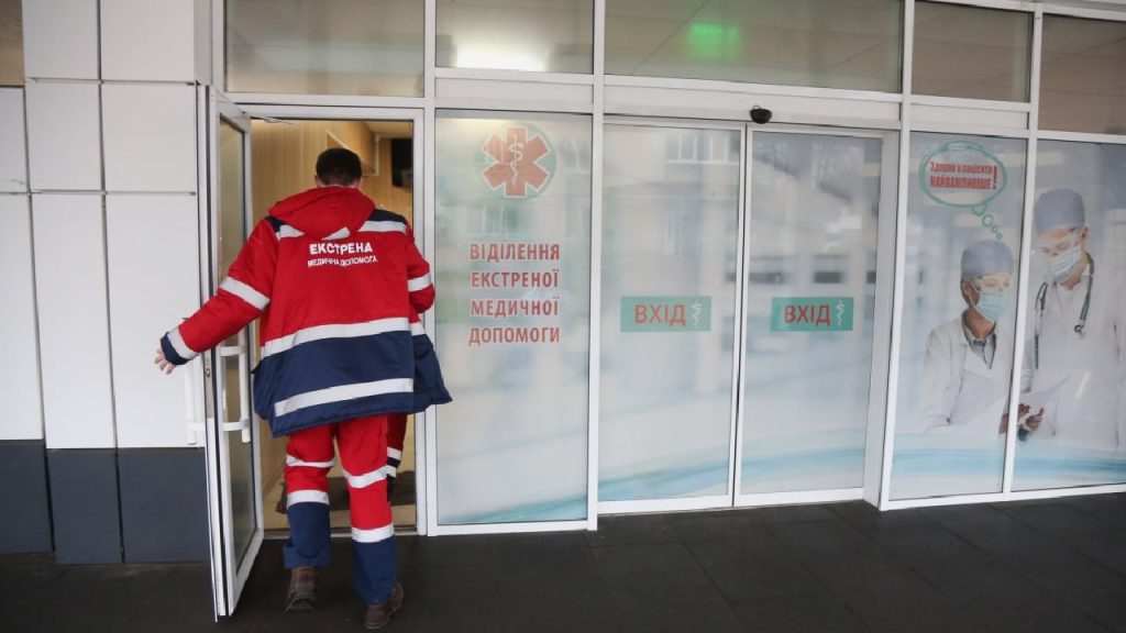 Ворог не припиняє ведення наступальних дій по всьому фронту – Сирський