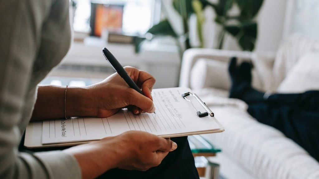 Українці не вважають психологічні проблеми важливими: як сімейні лікарі покращують ментальне здоров’я