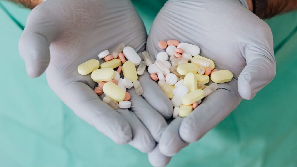 Непатогенна бактерія раптом стала агресивною: на Львівщині врятували жінку з абсцесами хребта Непатогенна бактерія раптом стала агресивною: на Львівщині врятували жінку з абсцесами хребта