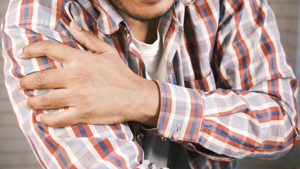 Зв’язок між тестостероном та артритом: вчені пояснили, коли є ризики розвитку хвороби