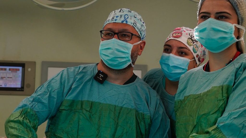 Вибухом роздробило стегнову кістку: українські медики врятували ногу воїна, зараз він на реабілітації