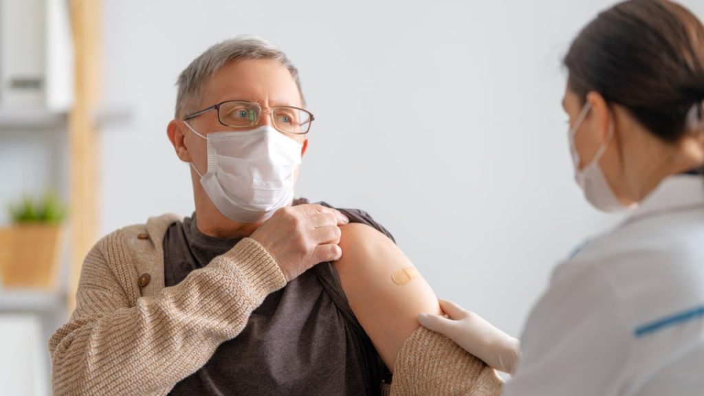 Проти Омікрону: в Україну завезли вакцину для боротьби з новими підштамами Covid-19