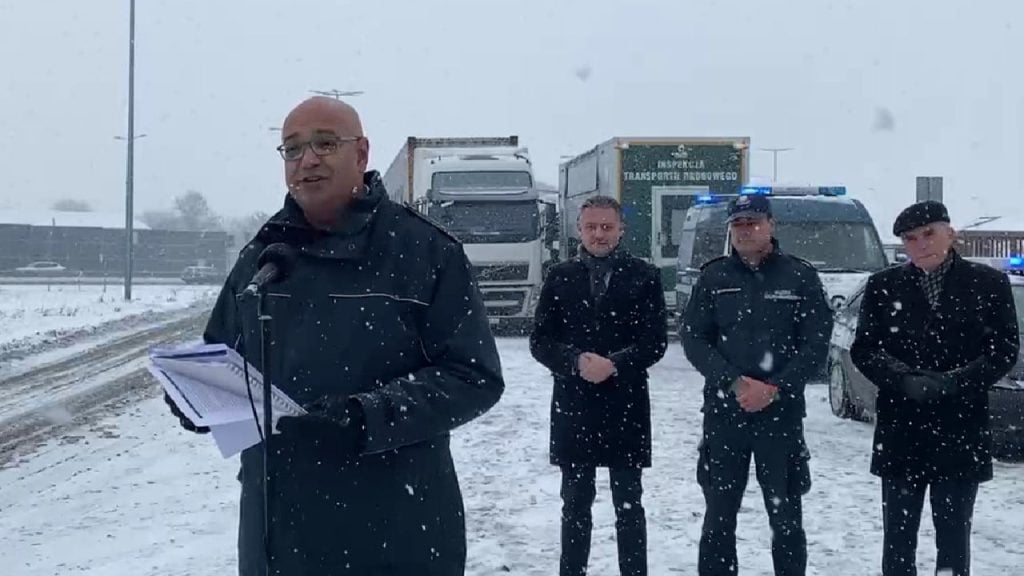 До перевірок додадуть три держслужби: Польща вже посилила перевірки на кордоні з Україною До перевірок додадуть три держслужби: Польща вже посилила перевірки на кордоні з Україною