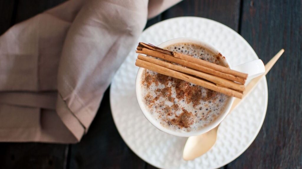 Кава з корицею у четвер: що говорити, аби привернути гроші