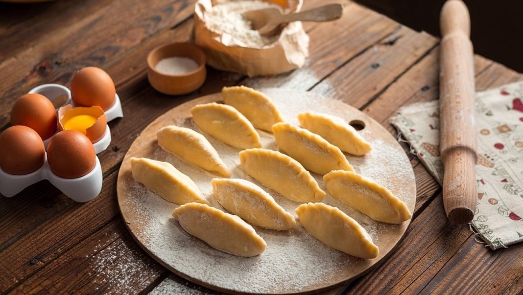 Простий рецепт макової начинки для рулетів, булочок і пирогів