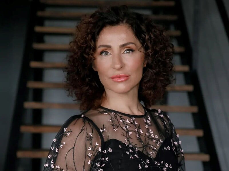 "Ми живемо разом – насолоджуємося, іноді страждаємо". 55-річна Матвєєва розповіла про стосунки з бойфрендом, який молодший за неї на 20 років