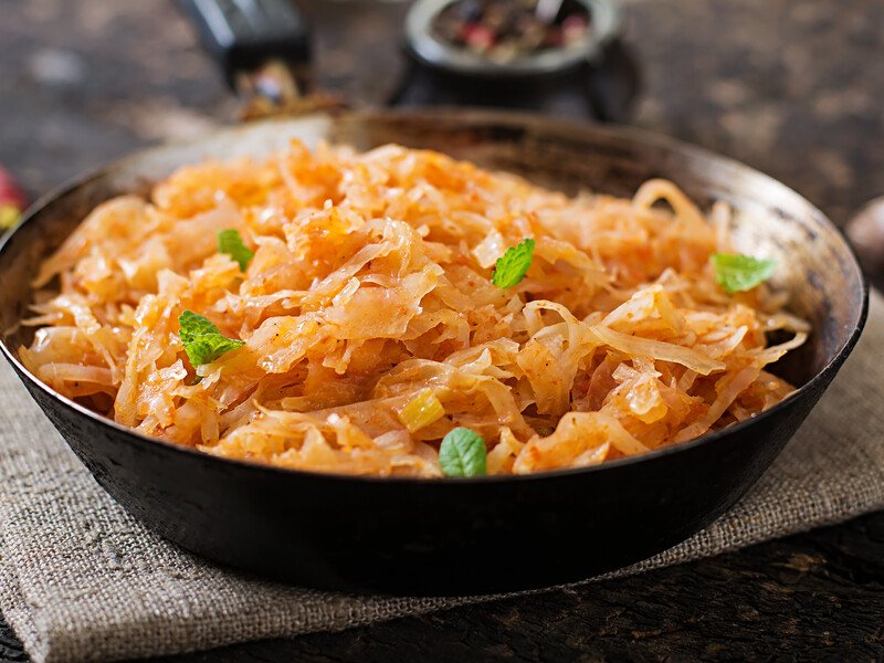 Додайте це наприкінці – і страва вийде дуже соковитою. Блогерка розповіла, як смачно протушкувати капусту