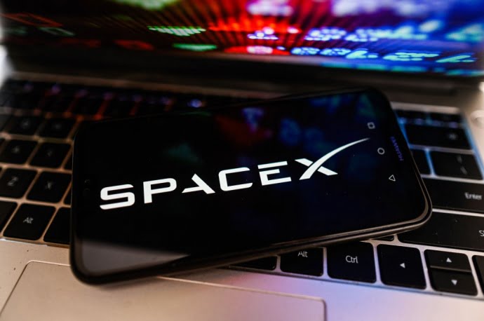 SpaceX подала до суду на агентство, яке захищає звільнених співробітників SpaceX подала до суду на агентство, яке захищає звільнених співробітників