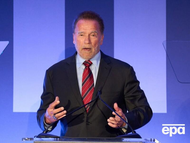 Шварценеггер з молотка продав свій швейцарський годинник, через який у нього виникли проблеми на митниці в Мюнхені