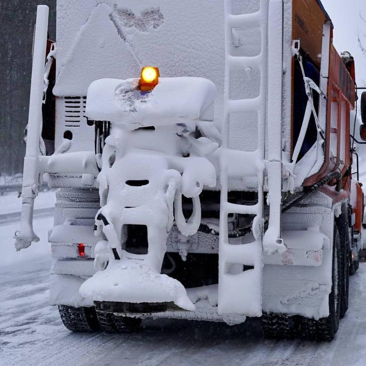 На Миколаївщині через негоду обмежили рух для вантажівок та автобусів