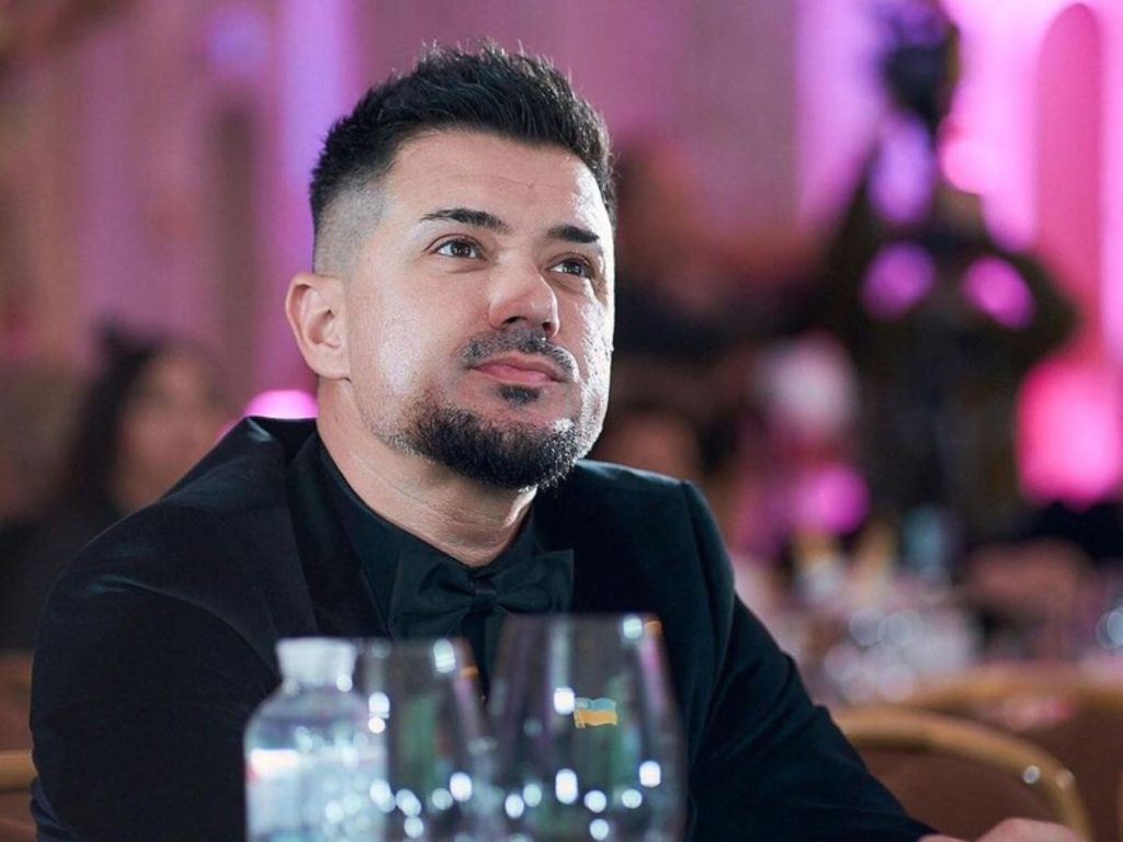 "Без фотошопу". Налчаджиоглу в новорічну ніч засвітився за кордоном в обіймах нової дівчини