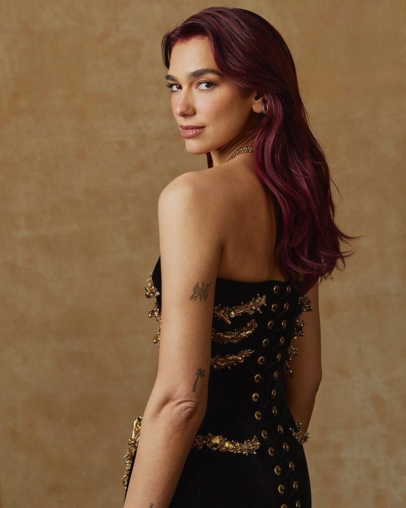 Даніел Розберрі відтворив сукні Ельзи Скіапареллі