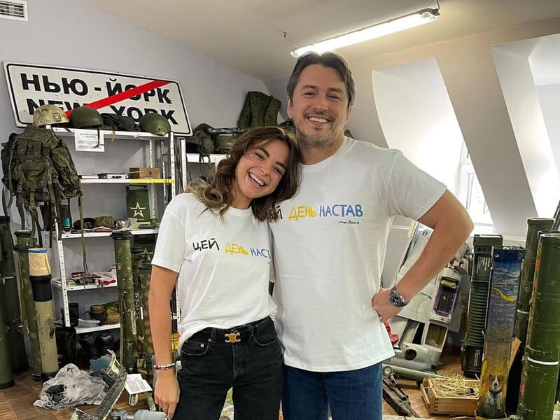 "Вона не прийшла з плакатом: "Мій наречений і його тато кинули Міністерство оборони на тендерах". Притула прокоментував спільне фото з Морозюк