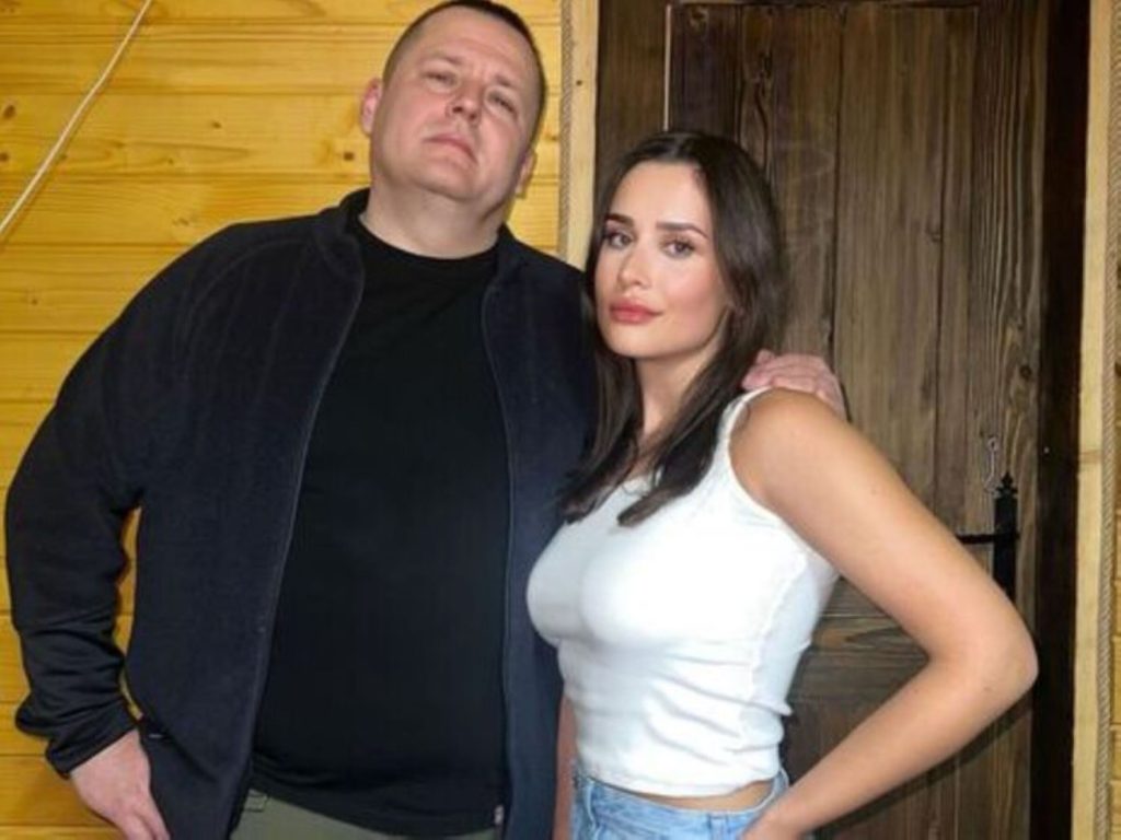 "Відчуття повної безнадії. Але що робити? Будемо вивозити, як завжди". Донька мера Дніпра Філатова показала свій новорічний образ і укладку