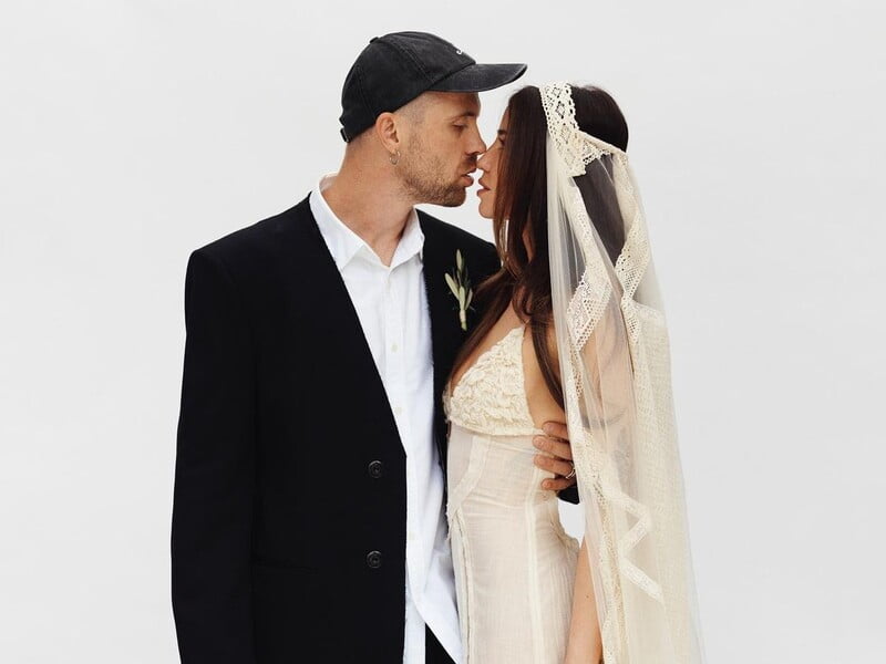 "Пристрасть на дивані". Кацурін показав домашнє фото з Дорофєєвою